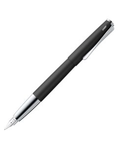 The LAMY black lacquered fountain pen in the Studio collection.