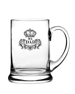 This St Andrews 'No.1 Dad' Engraved Real Ale Tankard has been designed by Royal Scot Crystal.